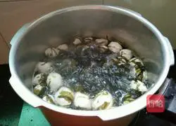 Seaweed and white meatball soup recipe 8