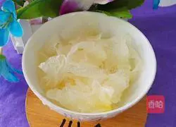  Illustration of how to make white radish, seaweed and white fungus soup 5