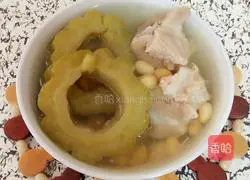 Bitter melon, soybean and pork ribs soup recipe 10