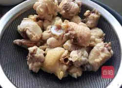 Luxurious and fragrant simple coconut chicken soup recipe illustration 3