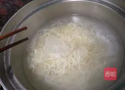 Illustration of how to make sand tea fried noodles 12