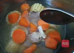 Illustration of how to make carrot and corn pork ribs soup 9
