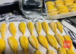 Pumpkin and Willow Leaf Dumplings.Illustration of how to do it 12