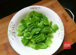 Illustration of how to make fried pork slices with bitter melon 5