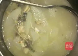 Illustration of making fish head and radish soup 5