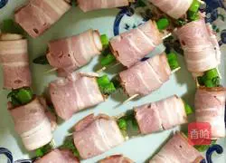 Illustration of how to make bacon and asparagus rolls 8