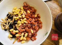 Illustration of spicy and sour intestine soup 1