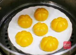 Illustration of how to make pumpkin orange lanterns 11