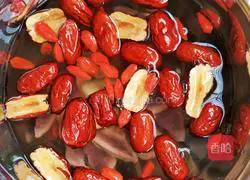 Illustration of how to make red date and pork liver soup 4