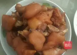 Illustration of braised pig trotters 7