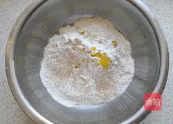 Illustration of how to make Xiao Long Bao stuffed with pork and green onions 3