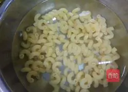 Illustration of how to make colorful macaroni 2