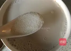 Illustration of how to make peanut soy milk 7