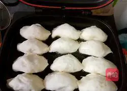 Illustration of how to make fried buns 4