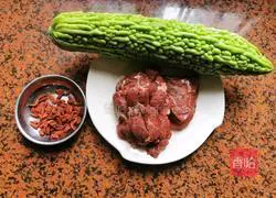 Teach you how to make the most tender bitter melon and beef soup, nourishing and relieving the heat, suitable for all ages.Illustration 1