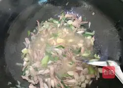 Illustration of how to cook noodles in iron pot 7