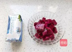 Illustration of how to make dragon fruit milkshake 2