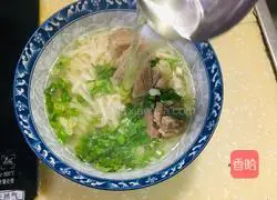 Illustration of how to make beef brisket noodles in clear soup 6