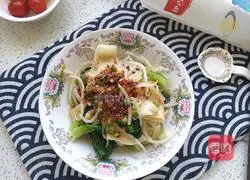 Illustration of making noodles with oil 10 