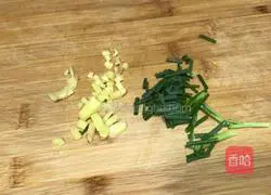 Illustration of how to make mushroom and egg braised noodles 2