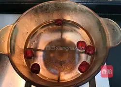 Illustration of how to make poached eggs with fermented rice wine 4