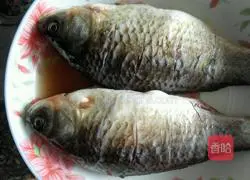 Winter Melon, Coix Seed and Crucian Carp Soup Illustration 1