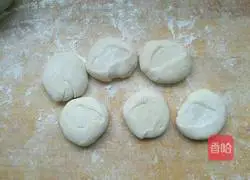 Illustration of how to make bean paste buns 9