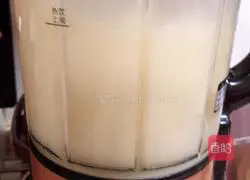 Illustration of how to make ginkgo lily and pear juice 8