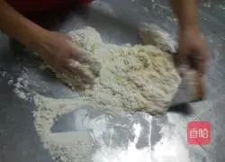 Illustration of how to make small twist 3