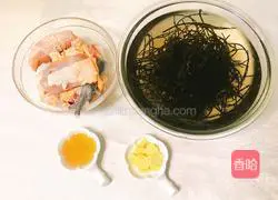 Sichuan - Illustration of how to cook native chicken stewed with walnut flowers 1