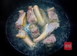 Illustration of how to make winter melon and old duck soup 2