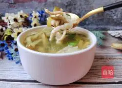 Illustration of making shredded mustard pork soup 12