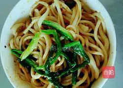 Illustration of how to make noodles with oil (pulling strips) 7