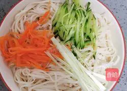 Illustration of how to make refreshing cold noodles 22