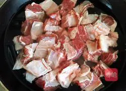 Illustration of how to make a modified version of beef buns at home 2