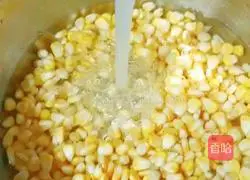 Illustration of how to make yam and corn soup 3