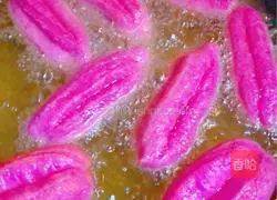 Illustration of how to make dragon fruit fritters 6