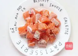 Illustration of how to make black pepper salmon pasta 5