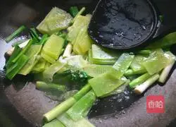 Illustration of how to make boiled beef 10