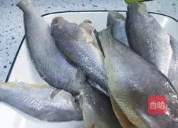 Illustration of braised small yellow croaker 1