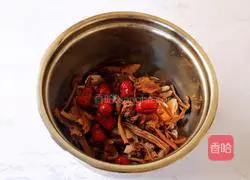 Illustration of how to make tea tree mushroom stewed with chicken soup 7