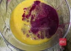 Illustration of how to make dragon fruit steamed eggs 4
