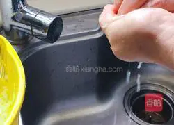 Illustration of how to make winter melon and pork stuffed dumplings to remove moisture in summer 4