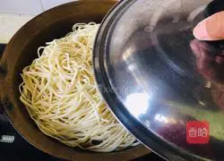 Illustration of braised pork ribs and noodles 15