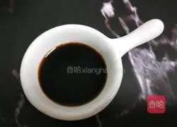 Illustration of how to mix shredded jellyfish 3