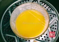 Illustration of how to make super tender egg custard that picky babies also love to eat 5