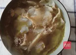 Illustration of how to steam Gastrodia elata with old hens 4