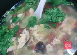 Illustration of how to make loofah and egg soup 10