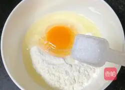 Illustration of how to make sausage and egg cake skewers 3