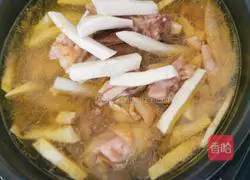 Illustration of how to make coconut chicken soup 9